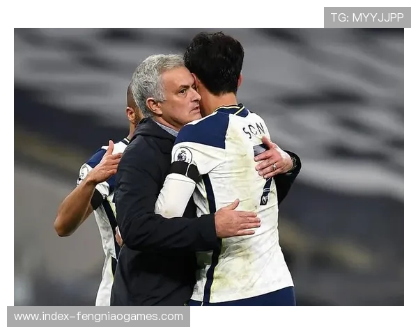 终场哨响：穆里尼奥与阿韦洛亚的战术大师握手瞬间